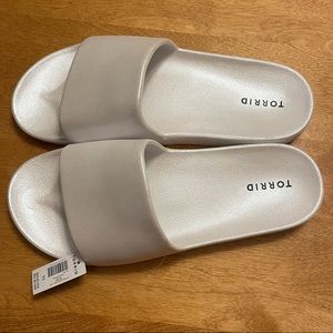 Pearly White Pool Slides